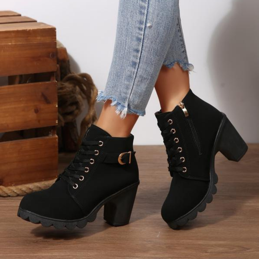 Helena - Botines con hebilla metálica